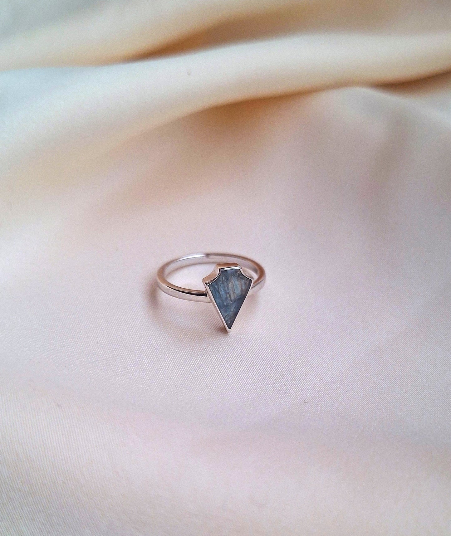 Silver Kyanite Ngao Ring
